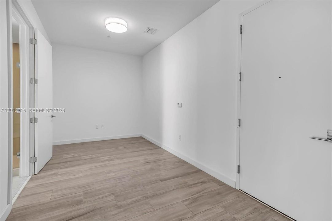 В аренду: $14,000 (2 спален, 2 ванн, 1046 Квадратных фут)