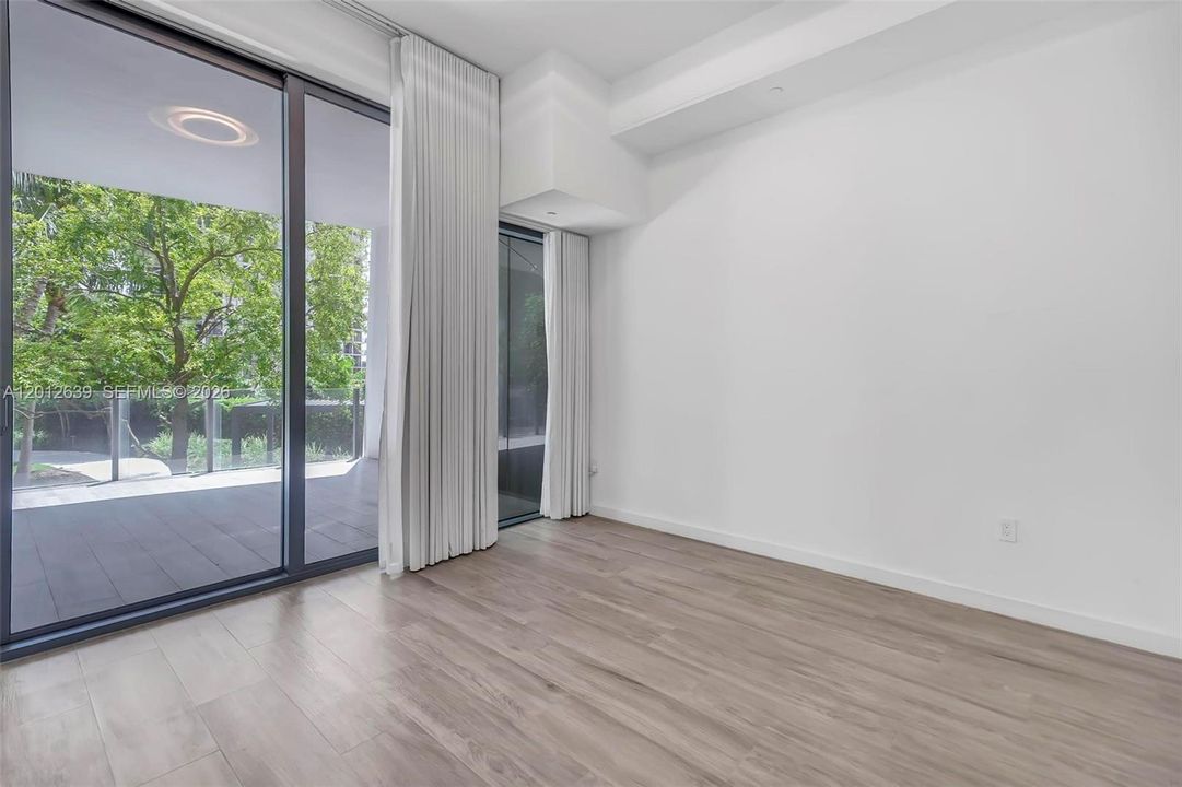 В аренду: $14,000 (2 спален, 2 ванн, 1046 Квадратных фут)