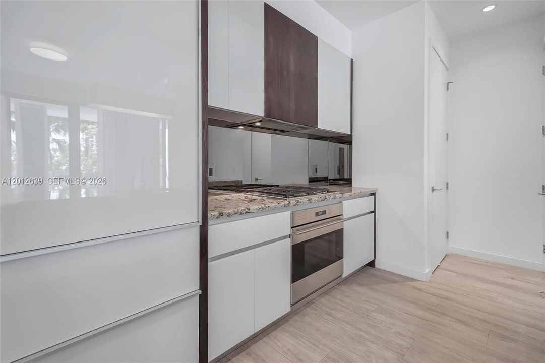 В аренду: $14,000 (2 спален, 2 ванн, 1046 Квадратных фут)