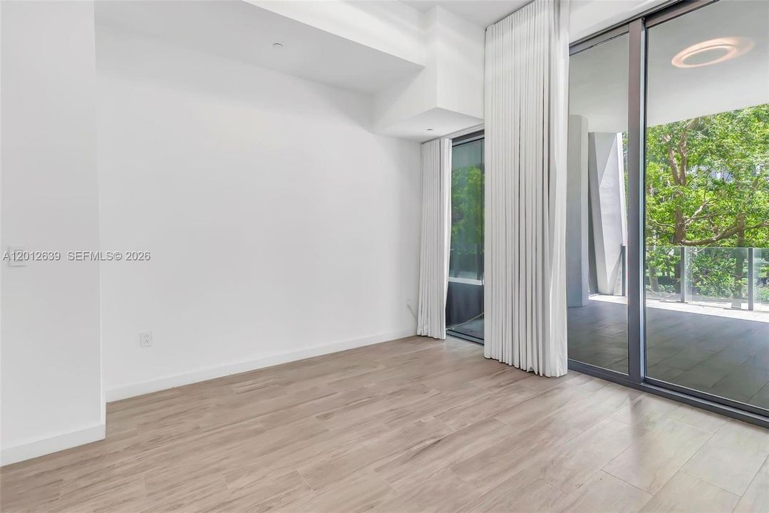 В аренду: $14,000 (2 спален, 2 ванн, 1046 Квадратных фут)
