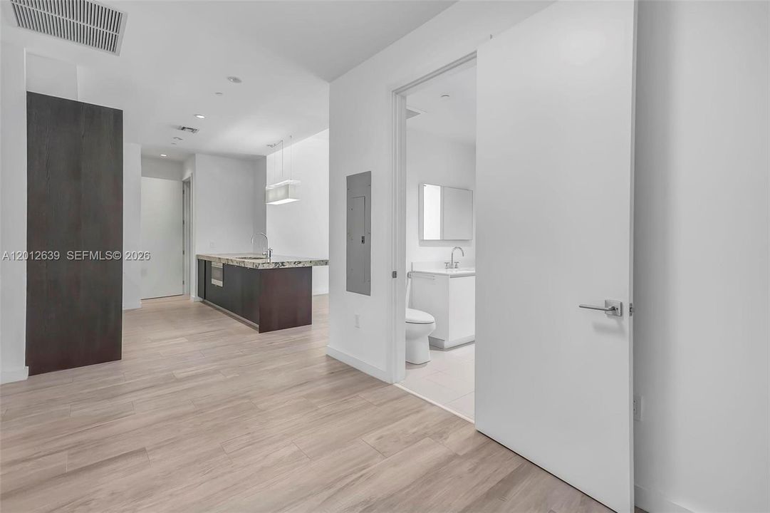 В аренду: $14,000 (2 спален, 2 ванн, 1046 Квадратных фут)