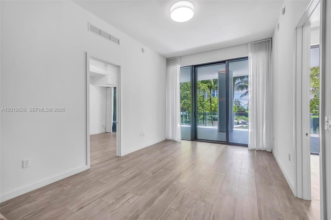 В аренду: $14,000 (2 спален, 2 ванн, 1046 Квадратных фут)