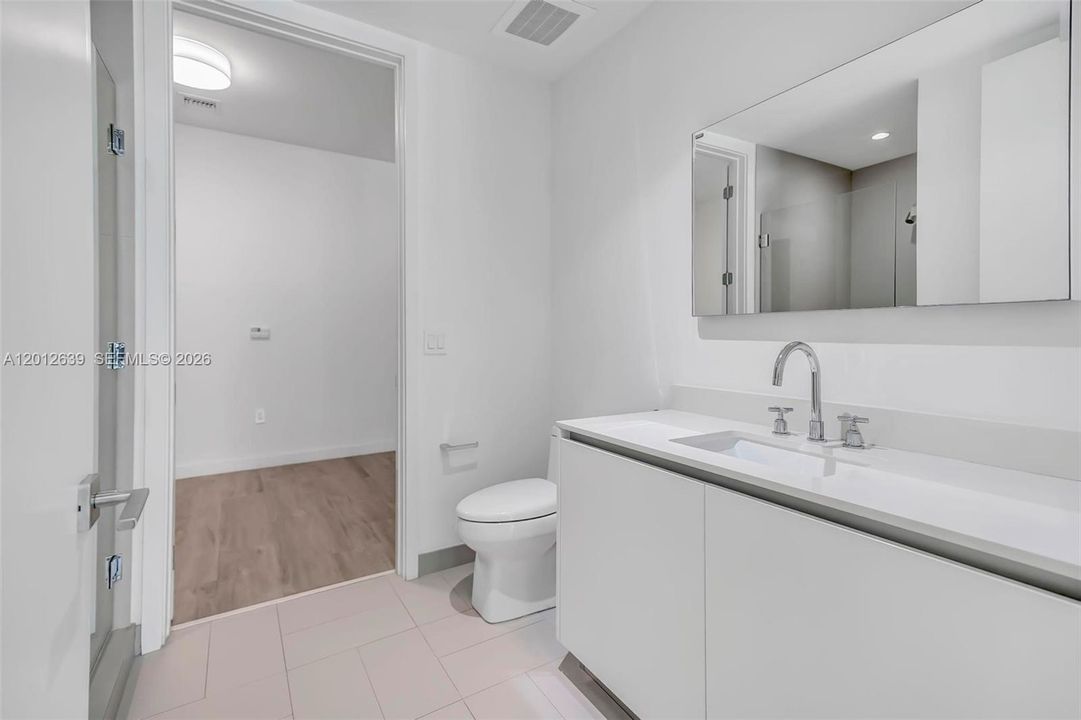 В аренду: $14,000 (2 спален, 2 ванн, 1046 Квадратных фут)