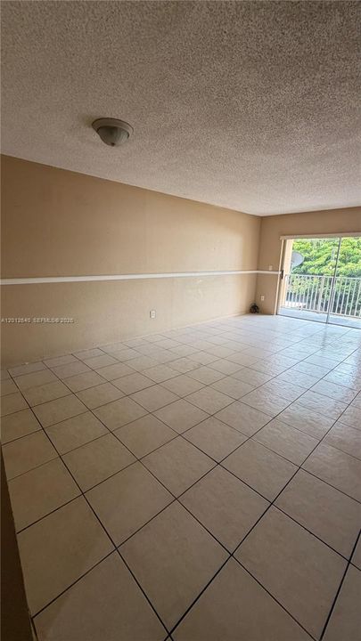 Activo con contrato: $205,000 (1 camas, 1 baños, 755 Pies cuadrados)