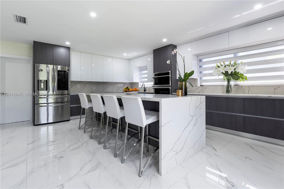 En Venta: $2,379,000 (4 camas, 2 baños, 1876 Pies cuadrados)
