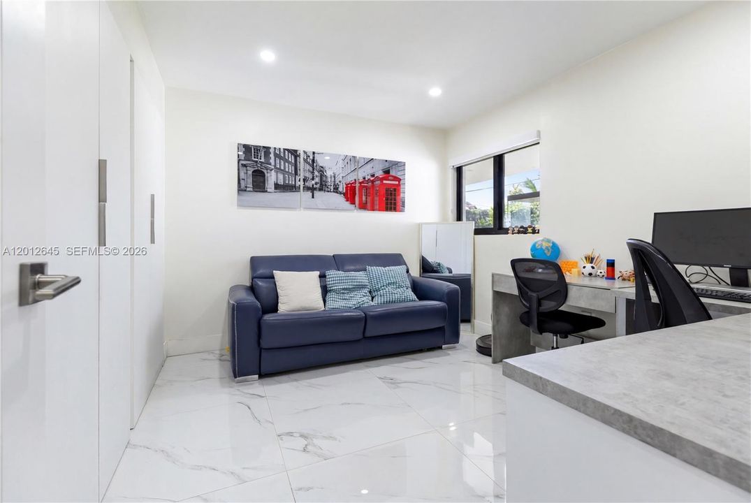En Venta: $2,379,000 (4 camas, 2 baños, 1876 Pies cuadrados)