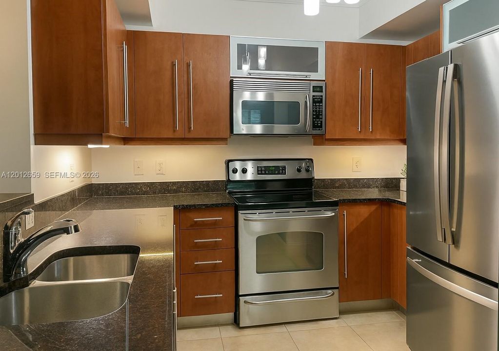 For Sale: $420,000 (2 beds, 2 baths, 1168 Square Feet)