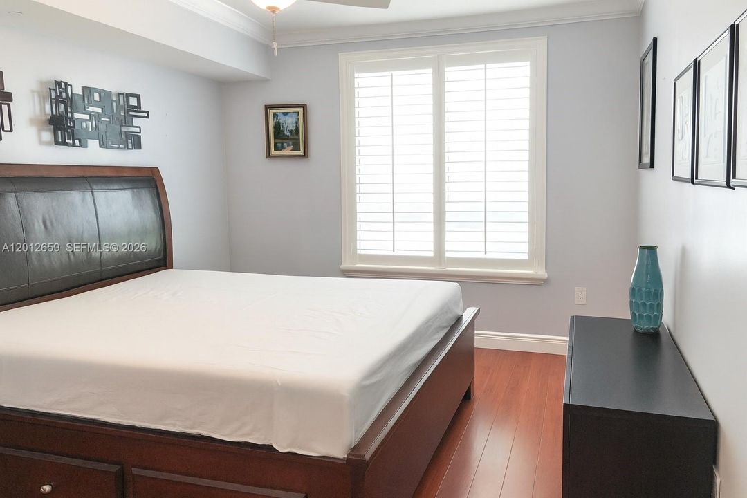 For Sale: $420,000 (2 beds, 2 baths, 1168 Square Feet)