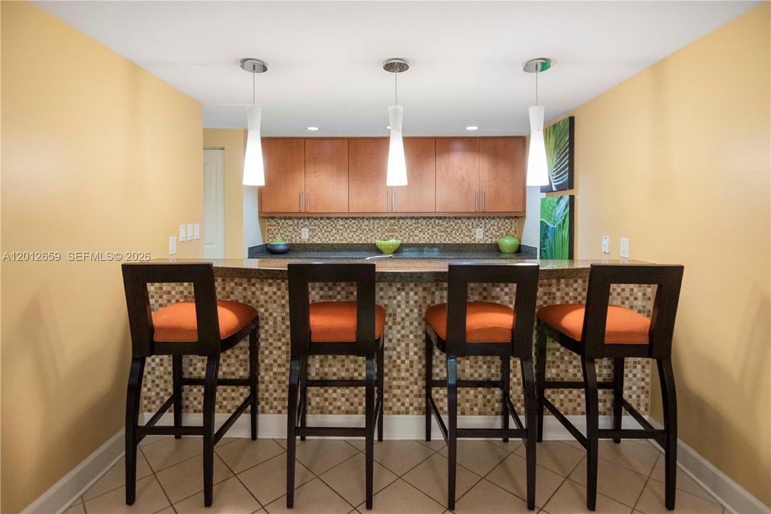 For Sale: $420,000 (2 beds, 2 baths, 1168 Square Feet)