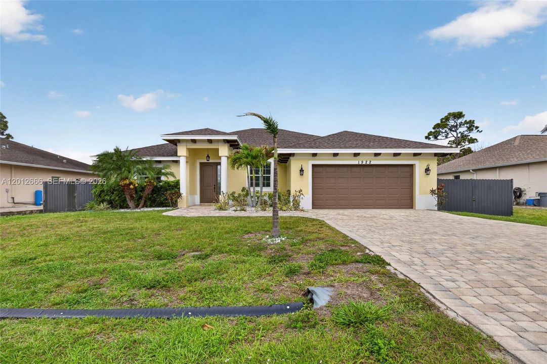 For Sale: $499,999 (3 beds, 2 baths, 1888 Square Feet)
