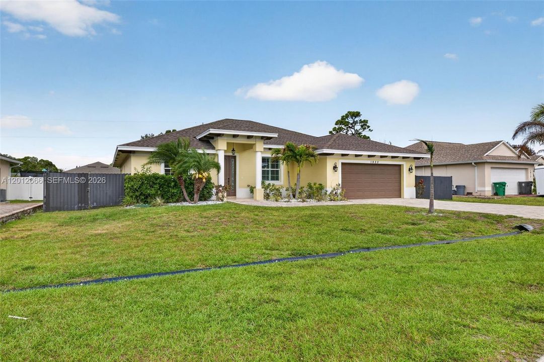 For Sale: $499,999 (3 beds, 2 baths, 1888 Square Feet)