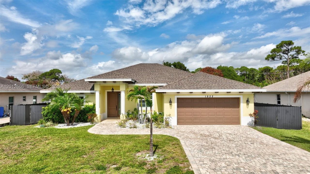 For Sale: $499,999 (3 beds, 2 baths, 1888 Square Feet)