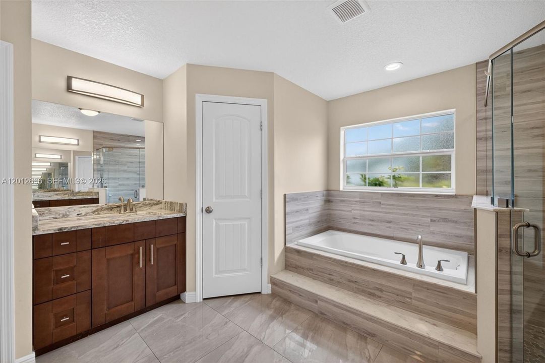 For Sale: $499,999 (3 beds, 2 baths, 1888 Square Feet)