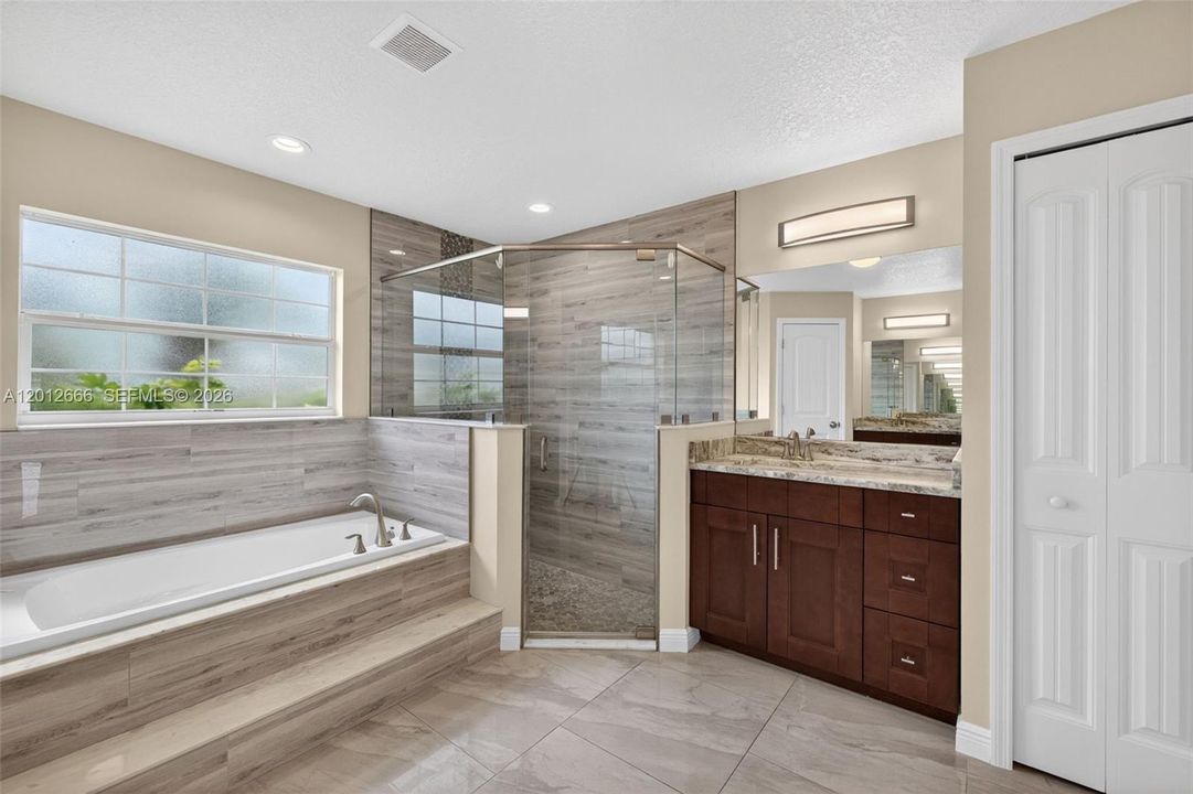 For Sale: $499,999 (3 beds, 2 baths, 1888 Square Feet)