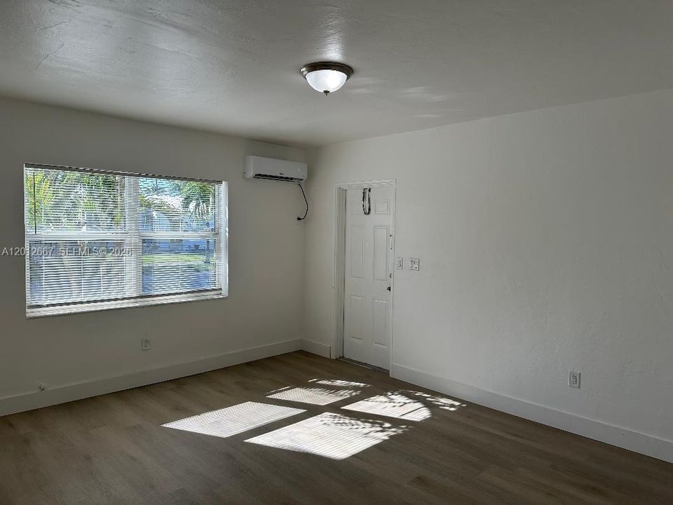 Activo con contrato: $1,350 (0 camas, 1 baños, 500 Pies cuadrados)