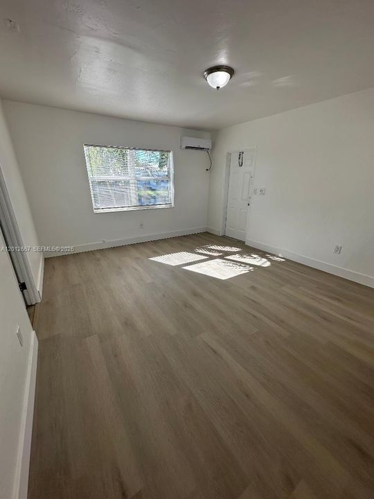 Activo con contrato: $1,350 (0 camas, 1 baños, 500 Pies cuadrados)