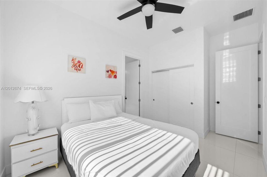 En Renta: $6,800 (4 camas, 3 baños, 2500 Pies cuadrados)