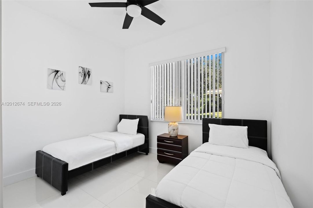 En Renta: $6,800 (4 camas, 3 baños, 2500 Pies cuadrados)
