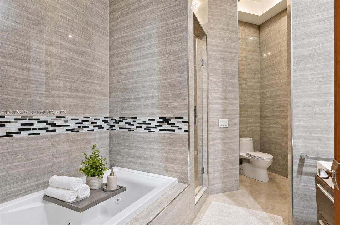 На продажу: $5,695,000 (7 спален, 8 ванн, 9912 Квадратных фут)