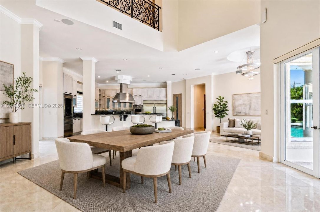 На продажу: $5,695,000 (7 спален, 8 ванн, 9912 Квадратных фут)