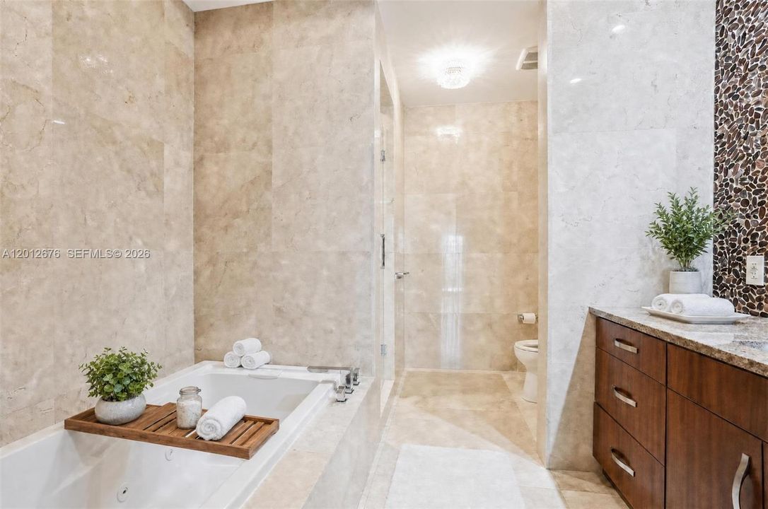 На продажу: $5,695,000 (7 спален, 8 ванн, 9912 Квадратных фут)