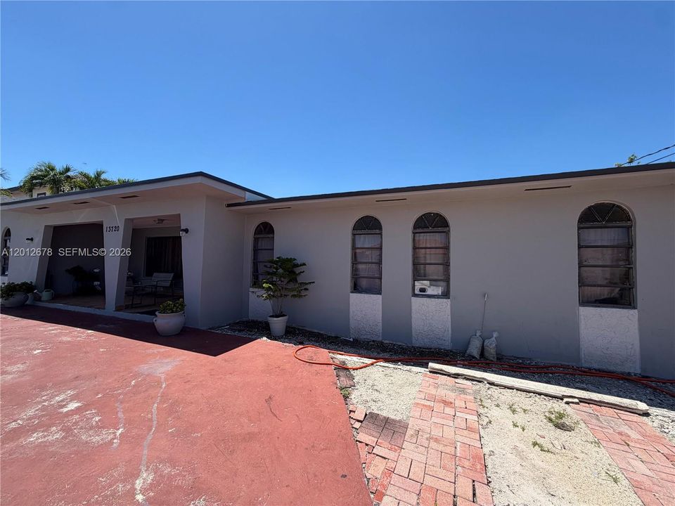 For Sale: $1,499,000 (5 beds, 4 baths, 4587 Square Feet)