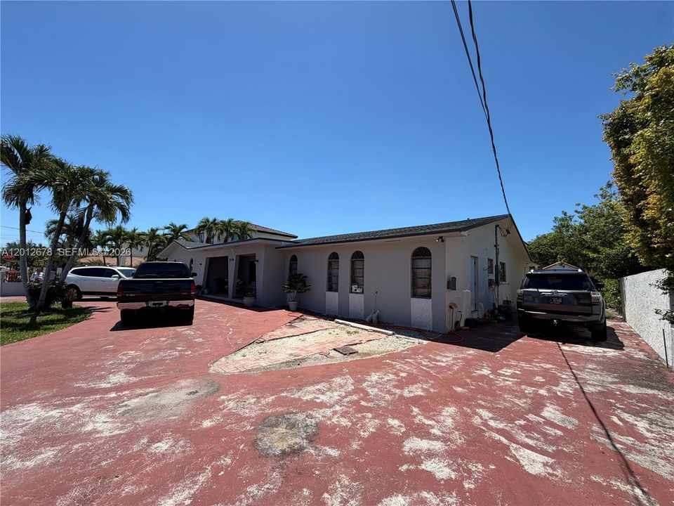 For Sale: $1,499,000 (5 beds, 4 baths, 4587 Square Feet)