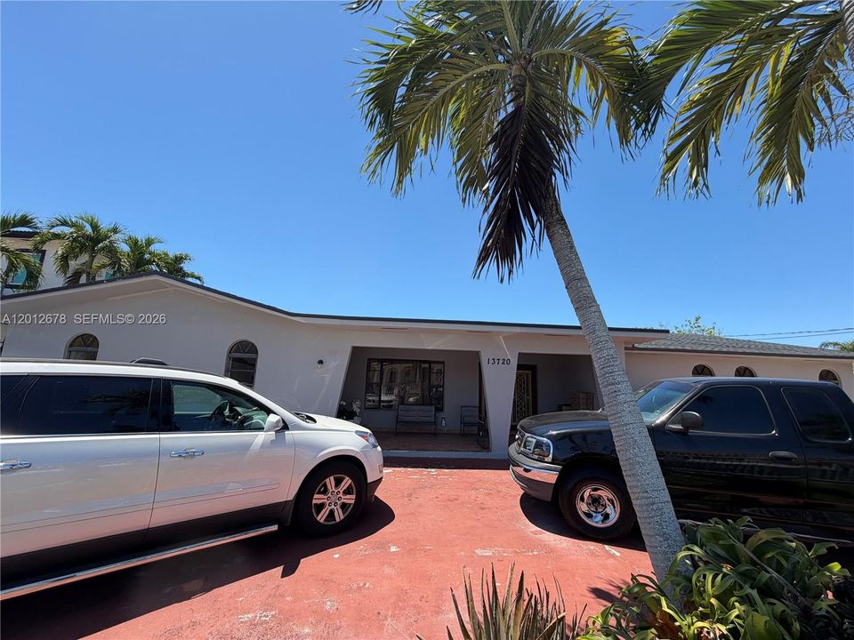 For Sale: $1,499,000 (5 beds, 4 baths, 4587 Square Feet)