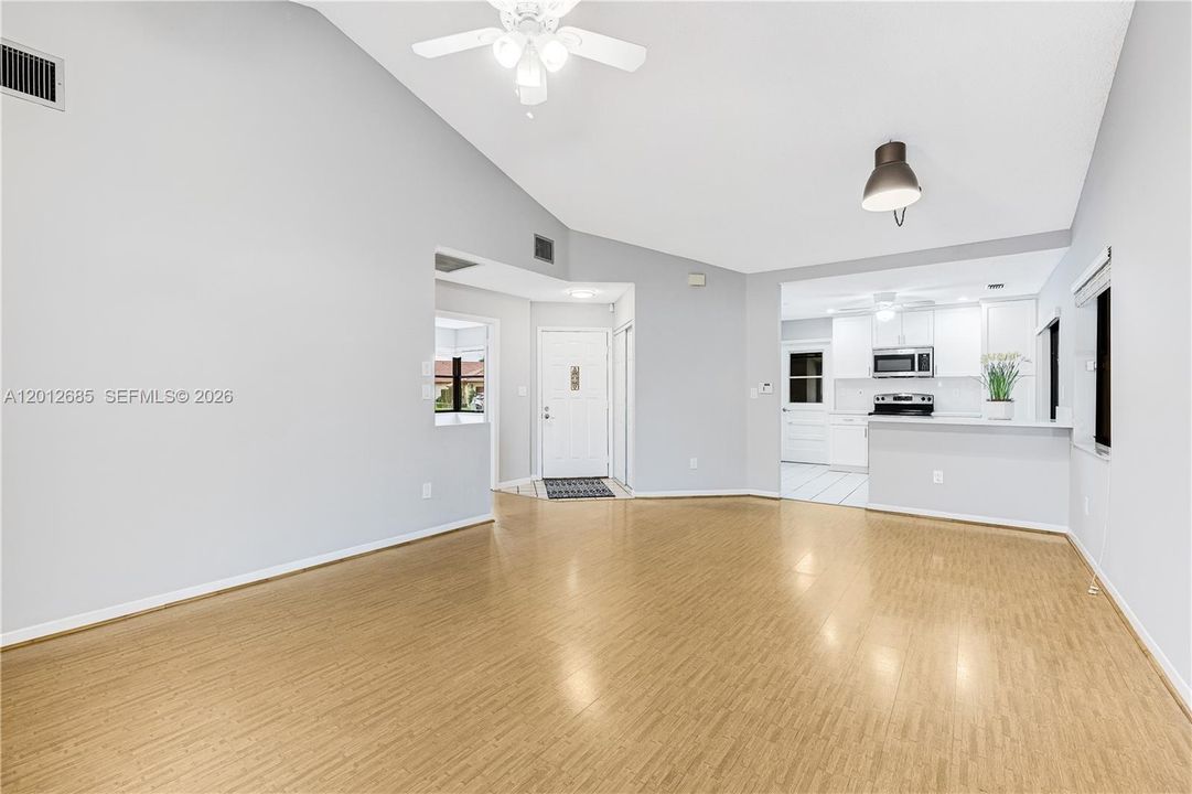 В аренду: $3,685 (2 спален, 2 ванн, 1058 Квадратных фут)