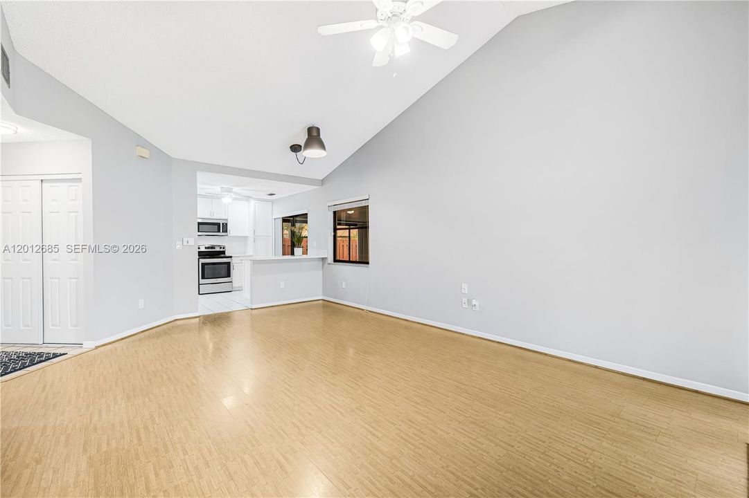 В аренду: $3,685 (2 спален, 2 ванн, 1058 Квадратных фут)