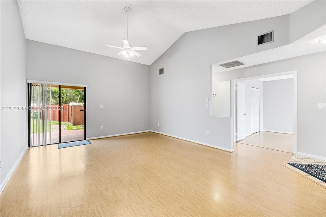 В аренду: $3,685 (2 спален, 2 ванн, 1058 Квадратных фут)