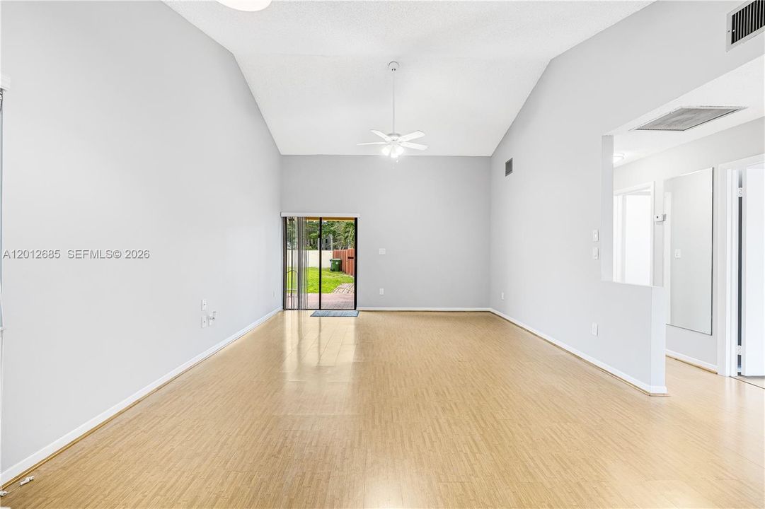 В аренду: $3,685 (2 спален, 2 ванн, 1058 Квадратных фут)