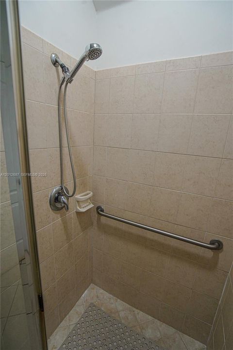 В аренду: $5,000 (5 спален, 3 ванн, 2626 Квадратных фут)