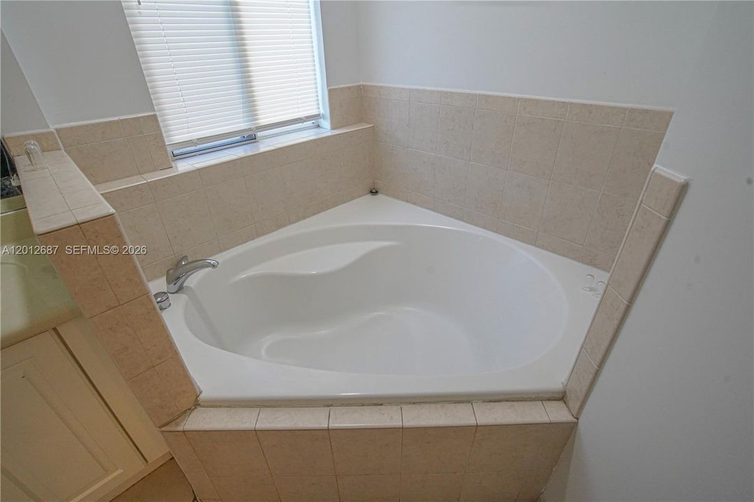 В аренду: $5,000 (5 спален, 3 ванн, 2626 Квадратных фут)