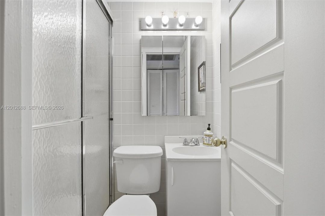 На продажу: $95,000 (1 спален, 2 ванн, 738 Квадратных фут)