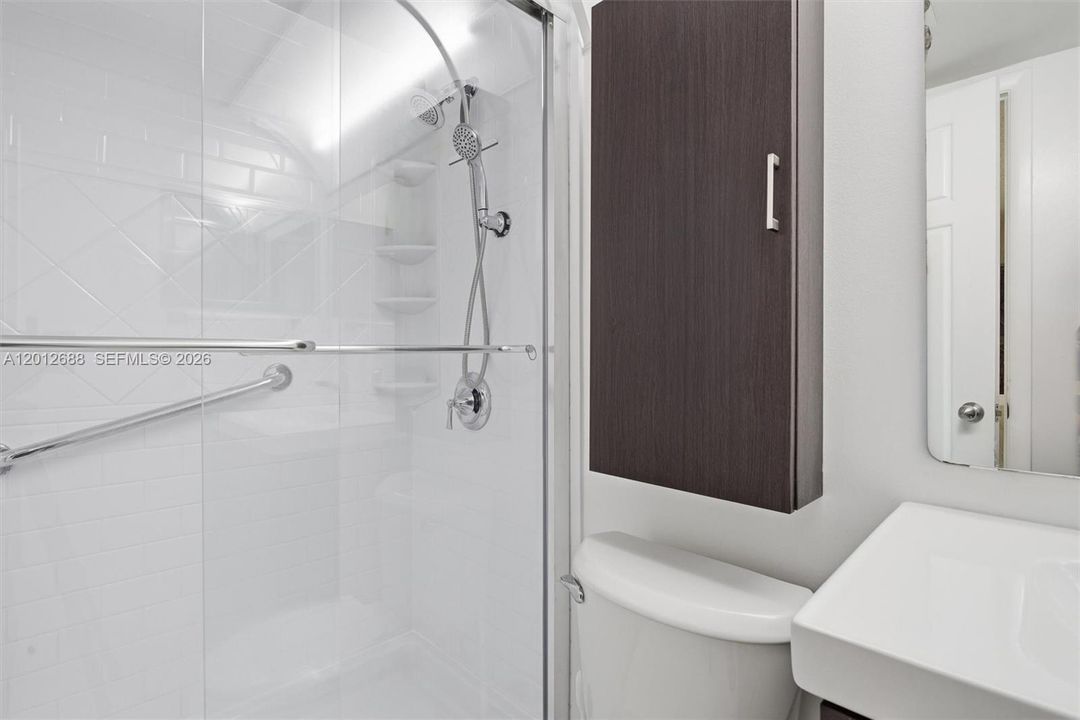 На продажу: $95,000 (1 спален, 2 ванн, 738 Квадратных фут)