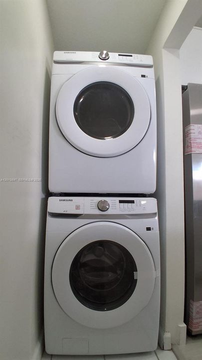 Activo con contrato: $259,000 (2 camas, 2 baños, 998 Pies cuadrados)