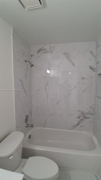 Activo con contrato: $259,000 (2 camas, 2 baños, 998 Pies cuadrados)