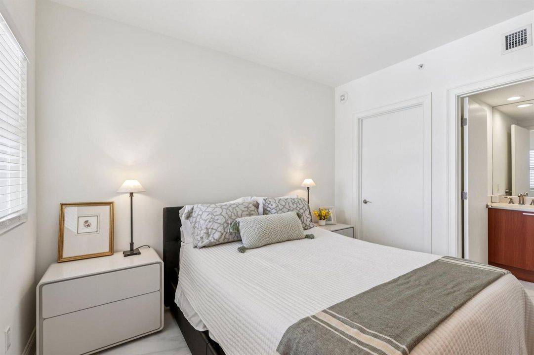 22-web-or-mls-Lake Shore Dr 2008-S0710-0