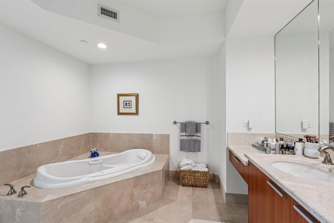 35-web-or-mls-Lake Shore Dr 2008-S0710-0
