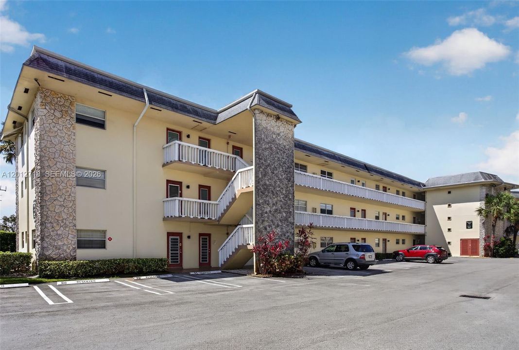 For Sale: $89,500 (1 beds, 1 baths, 680 Square Feet)