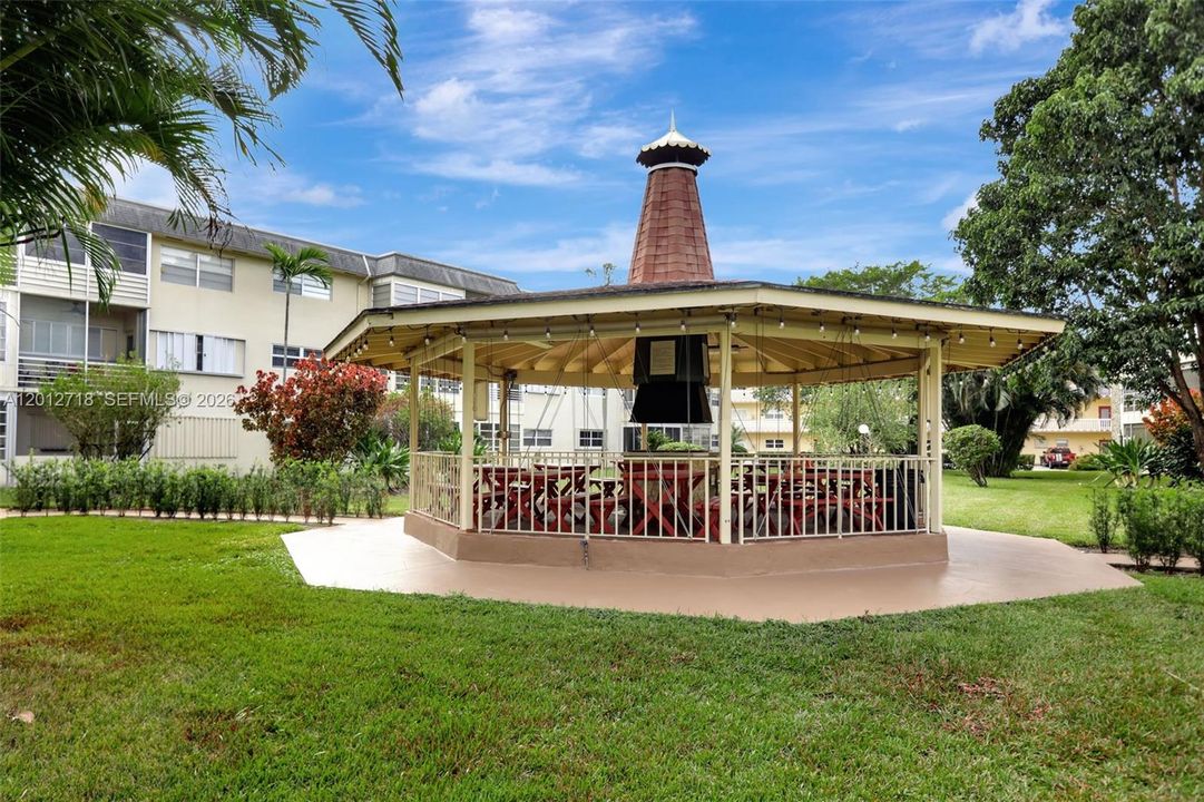 For Sale: $89,500 (1 beds, 1 baths, 680 Square Feet)
