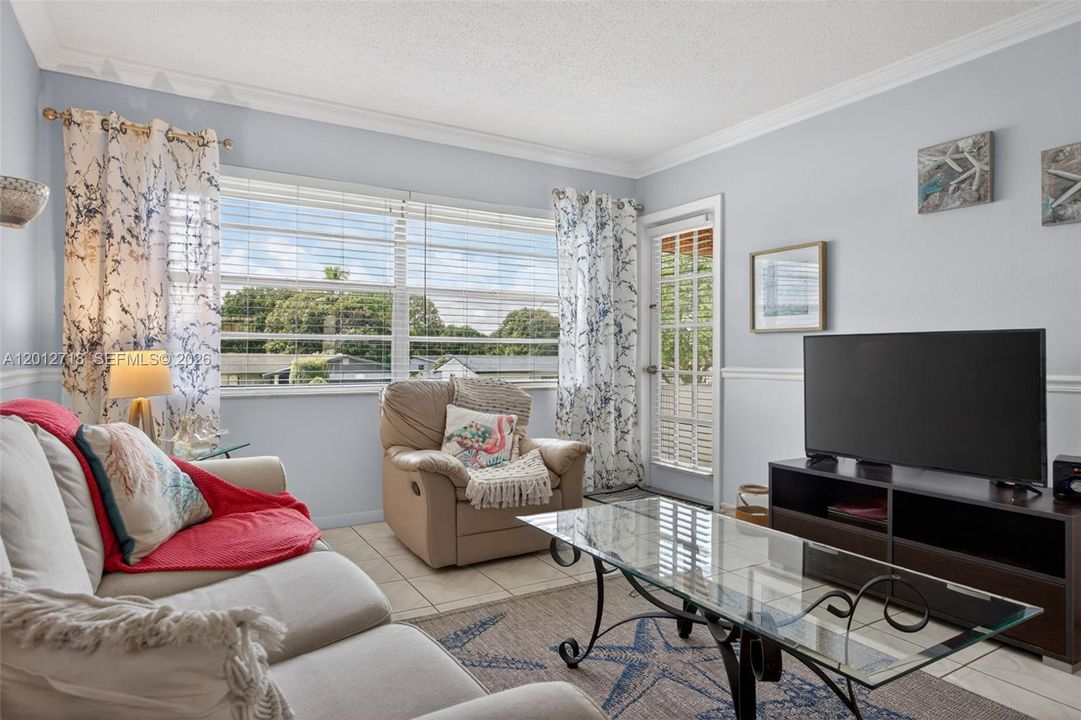 For Sale: $89,500 (1 beds, 1 baths, 680 Square Feet)