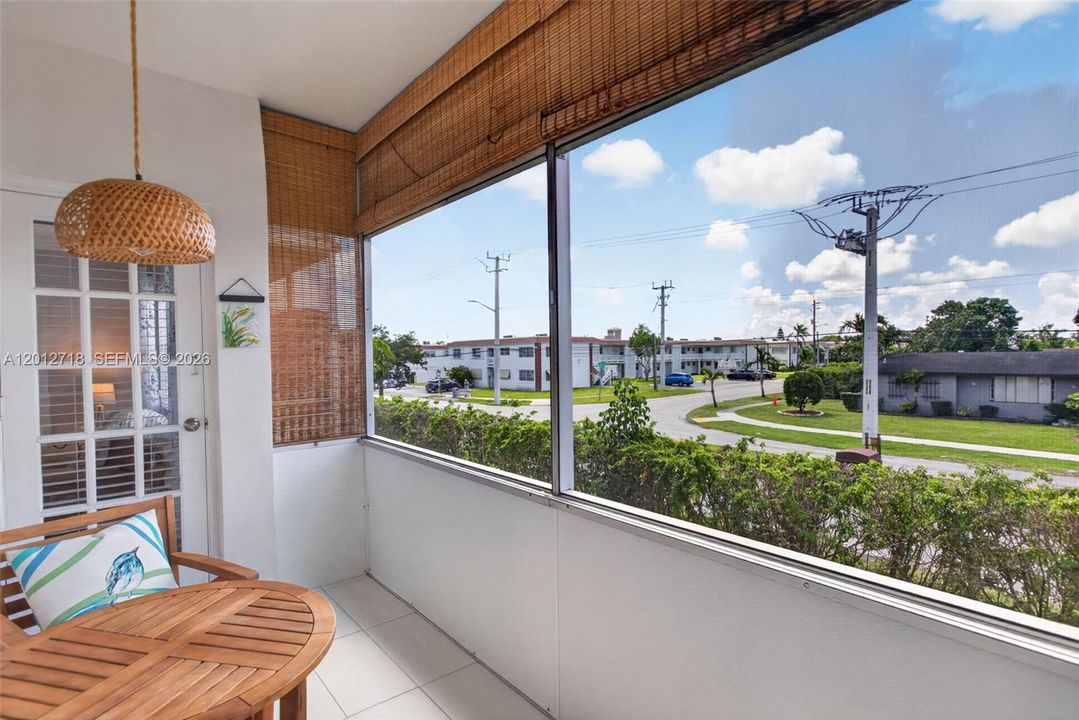 For Sale: $89,500 (1 beds, 1 baths, 680 Square Feet)