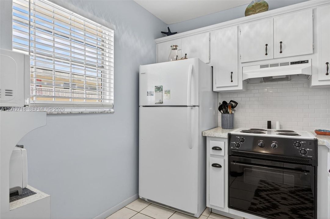 For Sale: $89,500 (1 beds, 1 baths, 680 Square Feet)