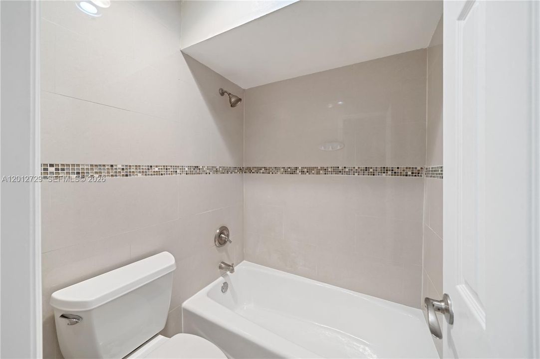 Под контрактом: $2,950 (2 спален, 1 ванн, 1080 Квадратных фут)