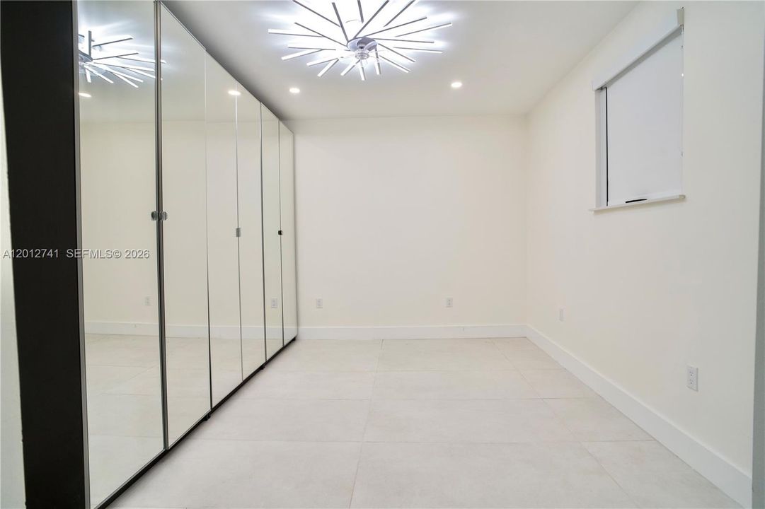 Activo con contrato: $8,900 (4 camas, 3 baños, 2300 Pies cuadrados)