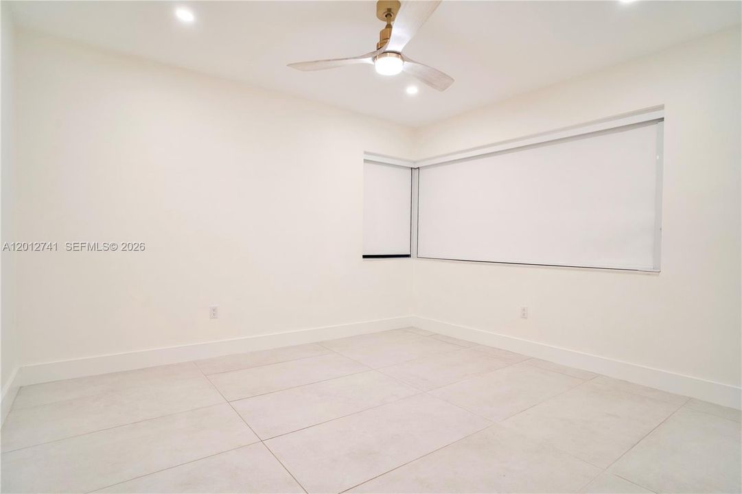 Activo con contrato: $8,900 (4 camas, 3 baños, 2300 Pies cuadrados)