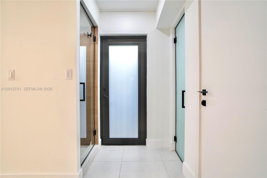 Activo con contrato: $8,900 (4 camas, 3 baños, 2300 Pies cuadrados)
