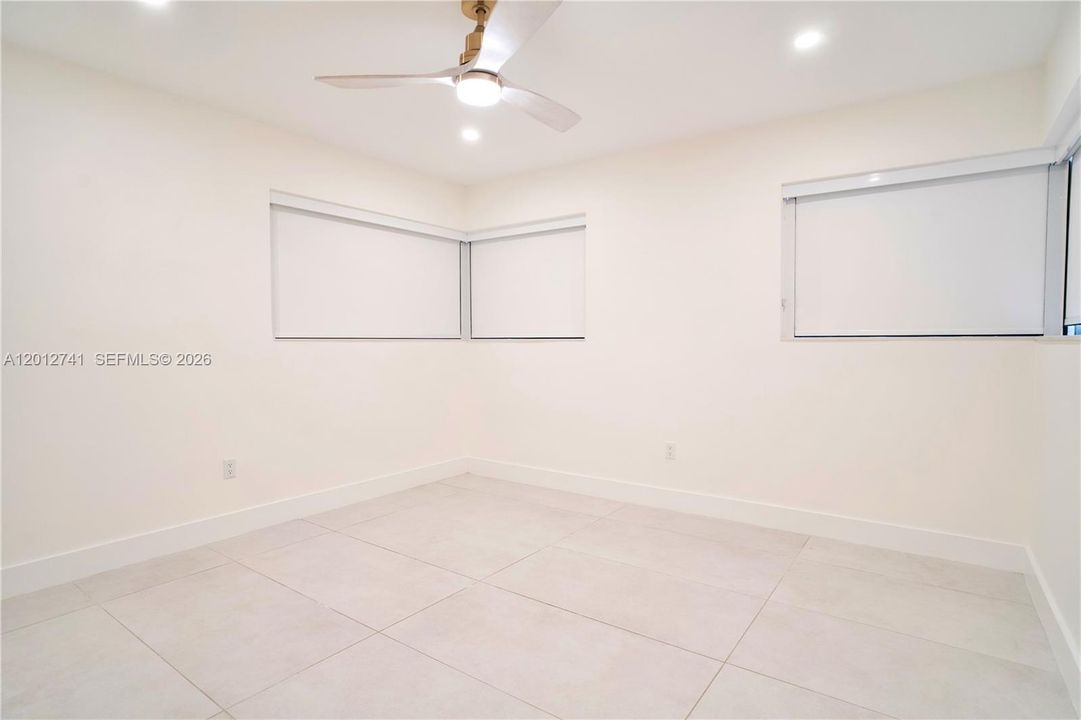 Activo con contrato: $8,900 (4 camas, 3 baños, 2300 Pies cuadrados)